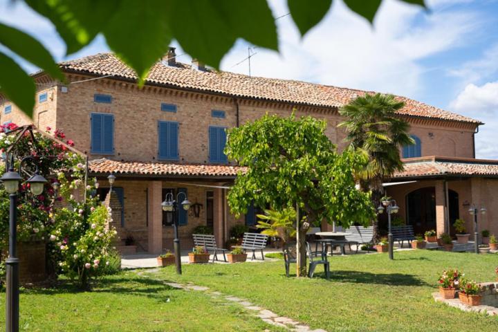 Da Elvira Costigliole d'Asti Exterior foto